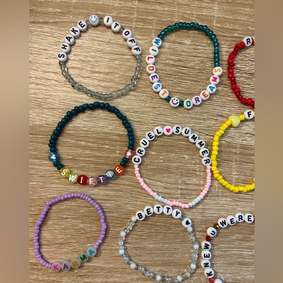 9 Taylor swift beaded friendship bracelets - Picture 3 of 3